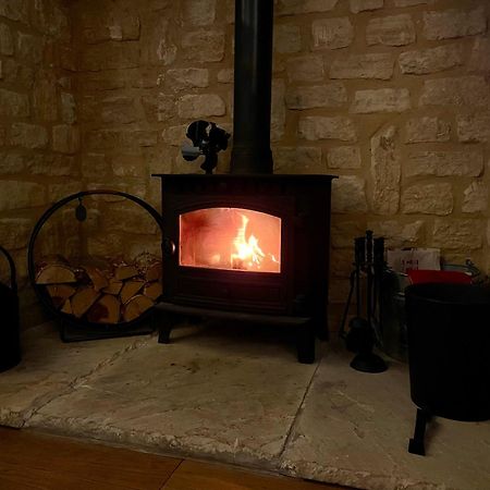 Cosy Cotswold Lodge By Your Home Here - Summer Sale For 3 Plus Nights - Ideal For Families With Log-Burner, Spa, Private Parking And Heated Swimming Pools Ashton Keynes Ngoại thất bức ảnh