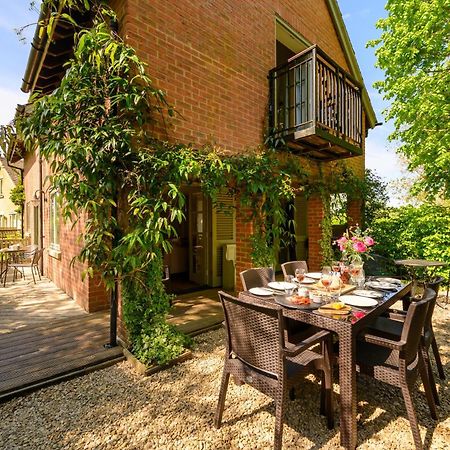 Cosy Cotswold Lodge By Your Home Here - Summer Sale For 3 Plus Nights - Ideal For Families With Log-Burner, Spa, Private Parking And Heated Swimming Pools Ashton Keynes Ngoại thất bức ảnh