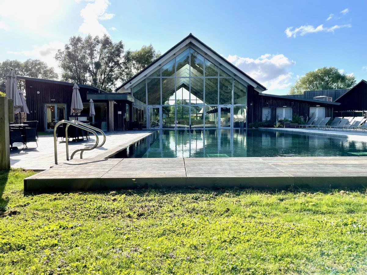 Cosy Cotswold Lodge By Your Home Here - Summer Sale For 3 Plus Nights - Ideal For Families With Log-Burner, Spa, Private Parking And Heated Swimming Pools Ashton Keynes Ngoại thất bức ảnh