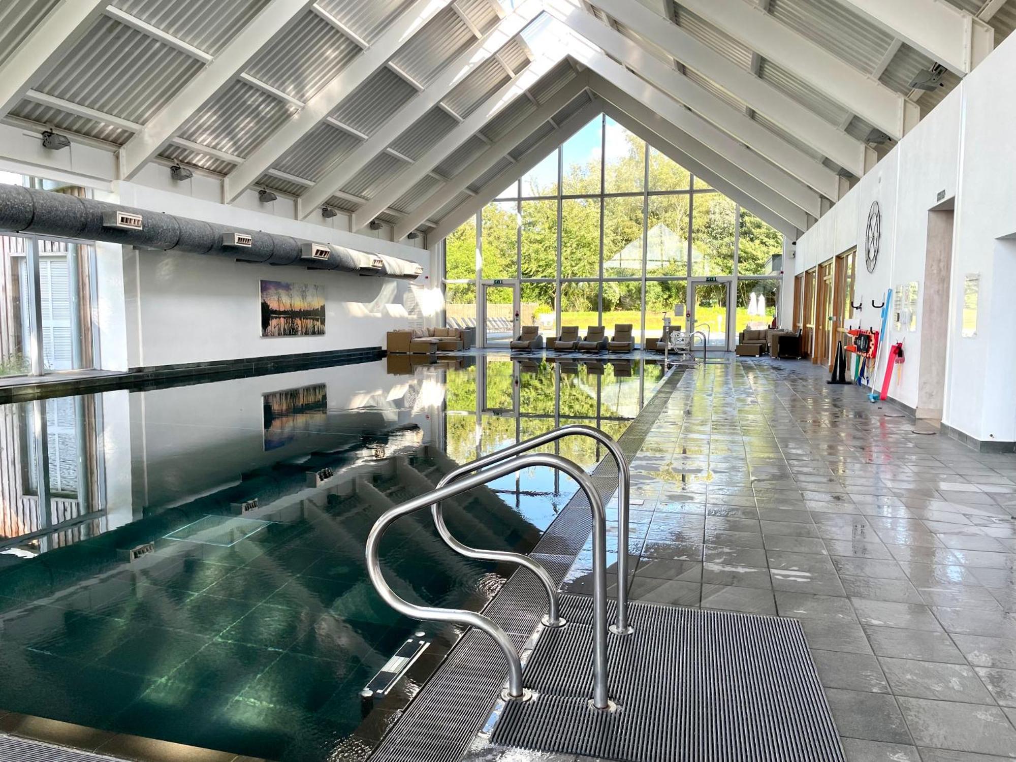 Cosy Cotswold Lodge By Your Home Here - Summer Sale For 3 Plus Nights - Ideal For Families With Log-Burner, Spa, Private Parking And Heated Swimming Pools Ashton Keynes Ngoại thất bức ảnh