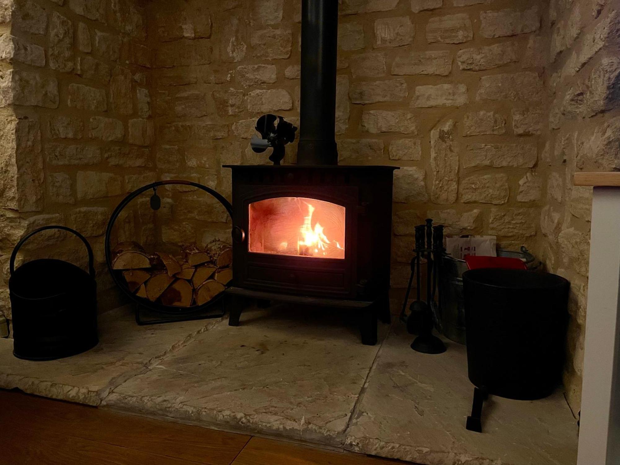 Cosy Cotswold Lodge By Your Home Here - Summer Sale For 3 Plus Nights - Ideal For Families With Log-Burner, Spa, Private Parking And Heated Swimming Pools Ashton Keynes Ngoại thất bức ảnh