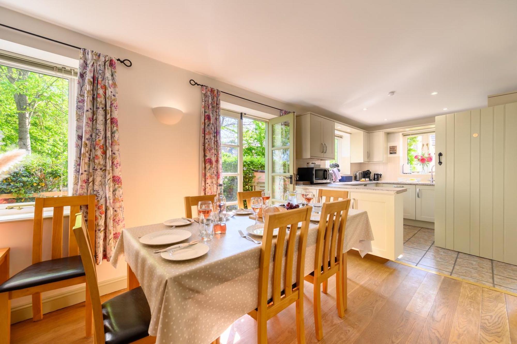 Cosy Cotswold Lodge By Your Home Here - Summer Sale For 3 Plus Nights - Ideal For Families With Log-Burner, Spa, Private Parking And Heated Swimming Pools Ashton Keynes Ngoại thất bức ảnh
