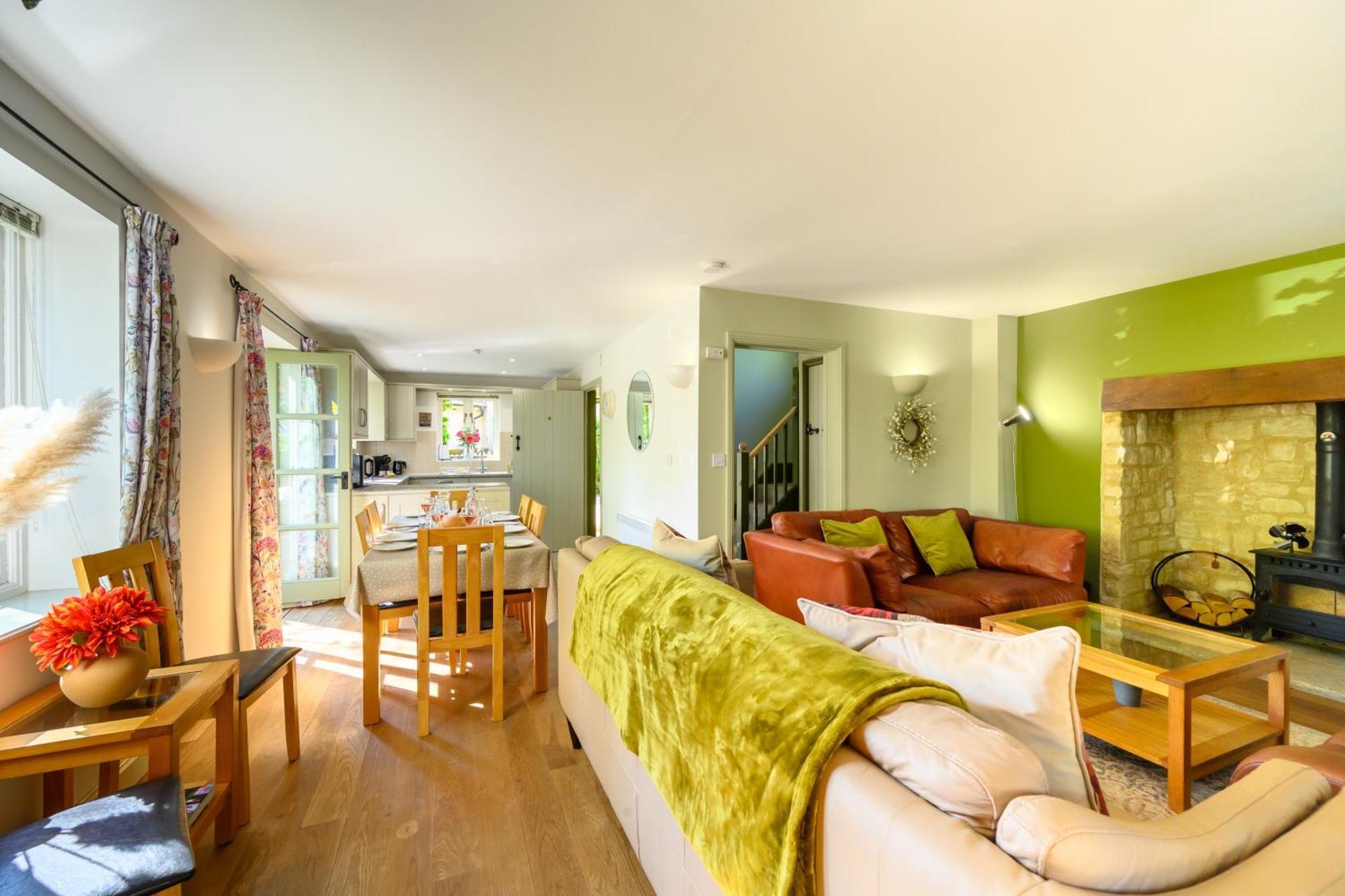 Cosy Cotswold Lodge By Your Home Here - Summer Sale For 3 Plus Nights - Ideal For Families With Log-Burner, Spa, Private Parking And Heated Swimming Pools Ashton Keynes Ngoại thất bức ảnh