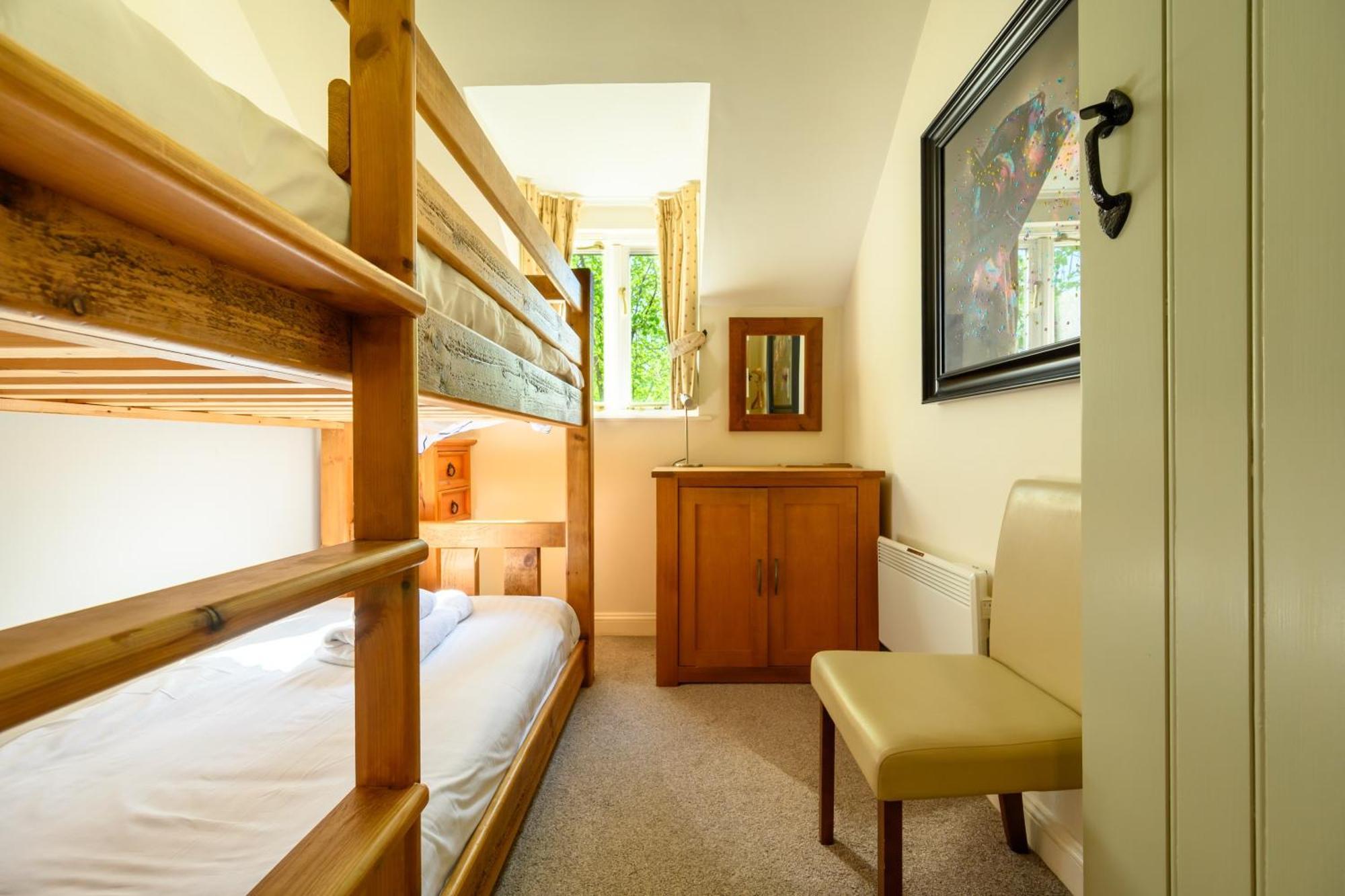 Cosy Cotswold Lodge By Your Home Here - Summer Sale For 3 Plus Nights - Ideal For Families With Log-Burner, Spa, Private Parking And Heated Swimming Pools Ashton Keynes Ngoại thất bức ảnh