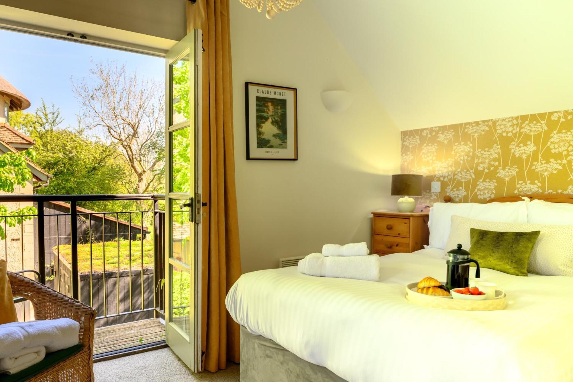 Cosy Cotswold Lodge By Your Home Here - Summer Sale For 3 Plus Nights - Ideal For Families With Log-Burner, Spa, Private Parking And Heated Swimming Pools Ashton Keynes Ngoại thất bức ảnh